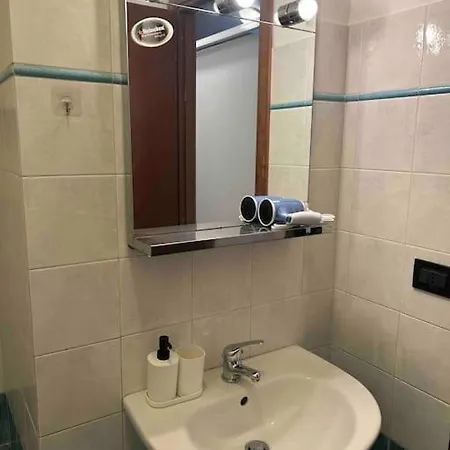 Central, Spacious & Completely Equipped Apartment Genoa