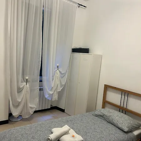 Apartment Central, Spacious & Completely Equipped Genoa