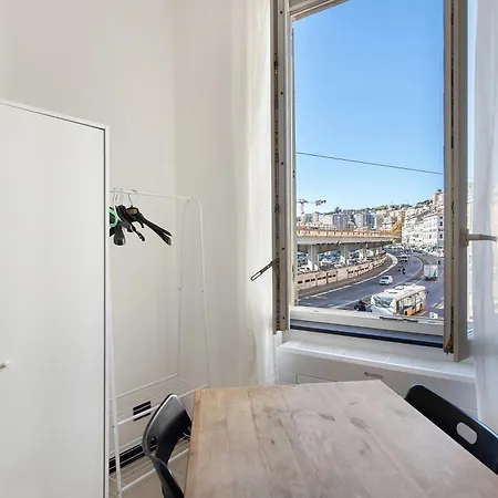 - A Due Passi Dall'acquario * Γένοβα