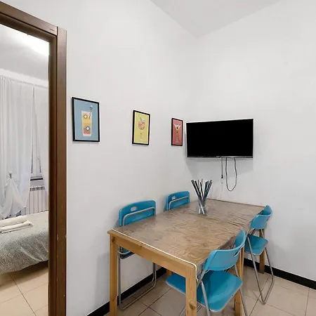 - A Due Passi Dall'acquario *